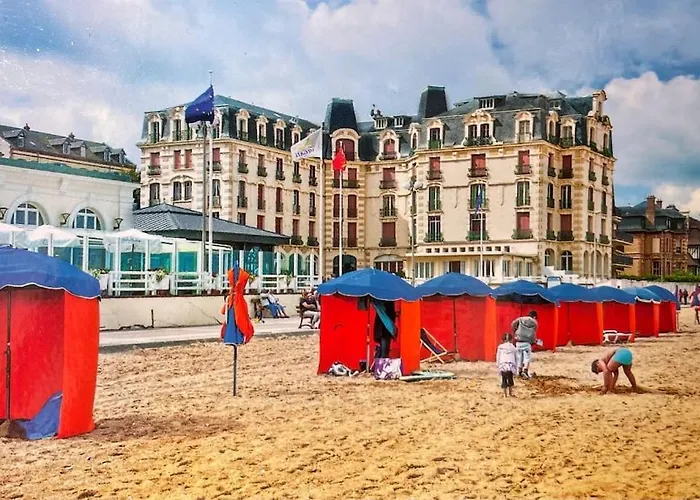 Appartement FACE MER accès direct plage