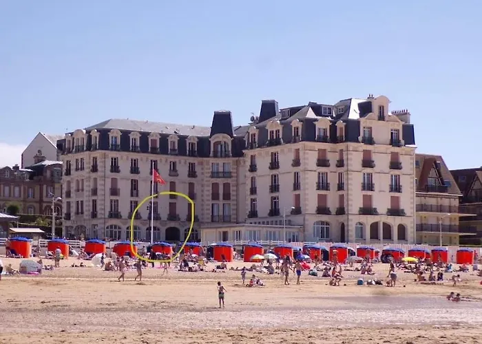 Appartement FACE MER accès direct plage