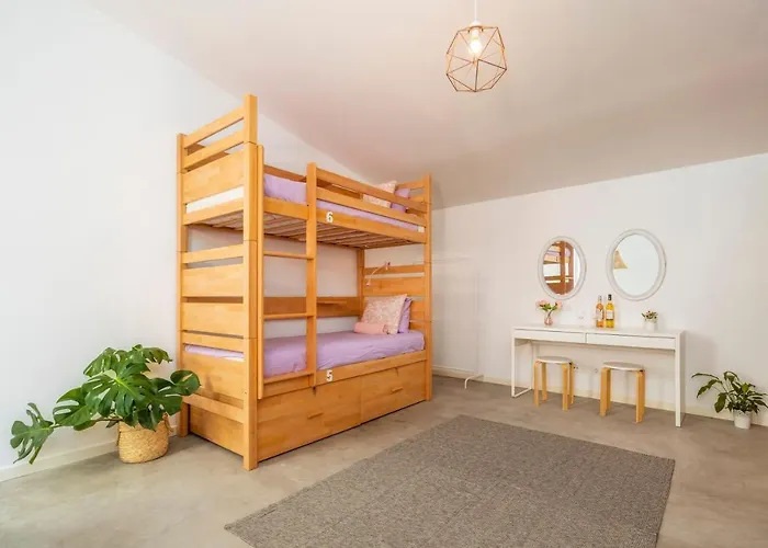 Hotel pres du College: Female Hostel