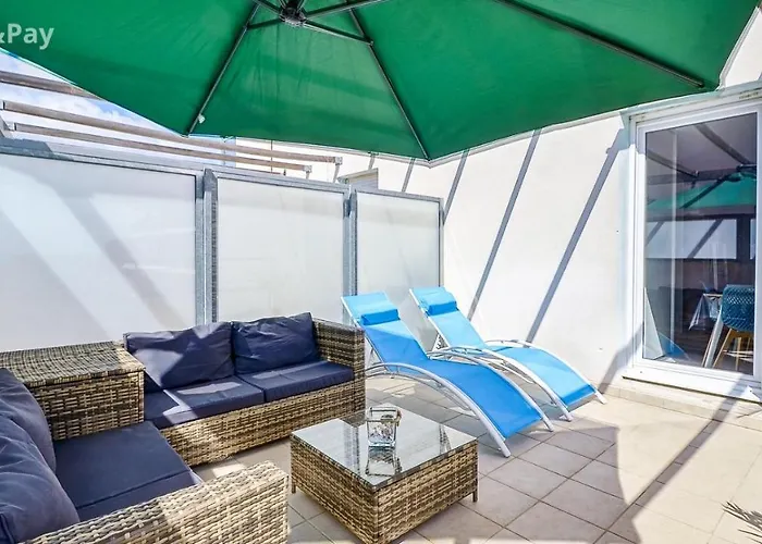 Les ALOUETTES studio avec terrasse, garage et piscine