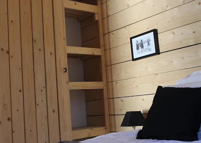 Tiny House Dans Jardin Arbore