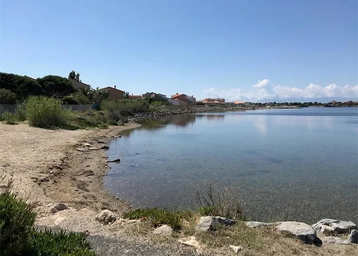 Villa Face au Lac avec Terrasse et Barbecue - 3 Pièces + Mezzanine pour 6 Personnes - FR-1-81-96
