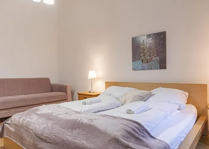 Affordable & Cozy 2-Br Flat , Near Stadthalle