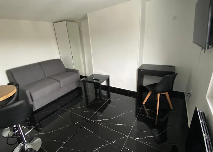 Bella vita - Studio tout équipé - Tv Netflix - centre ville 100m- Gare 50m - Basilique 200m