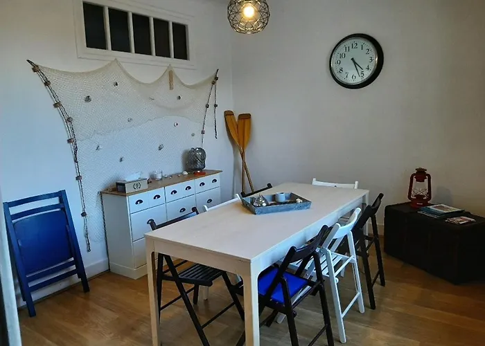 Appartement Lumineux A Hendaye Centre, 2 Chambres, Proche Commerces Et Gare, Wifi Inclus - Fr-1-239-490