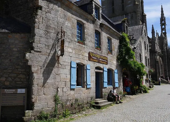 Comfortable Holiday Home With Partial Sea Views, Douarnenez-Treboul