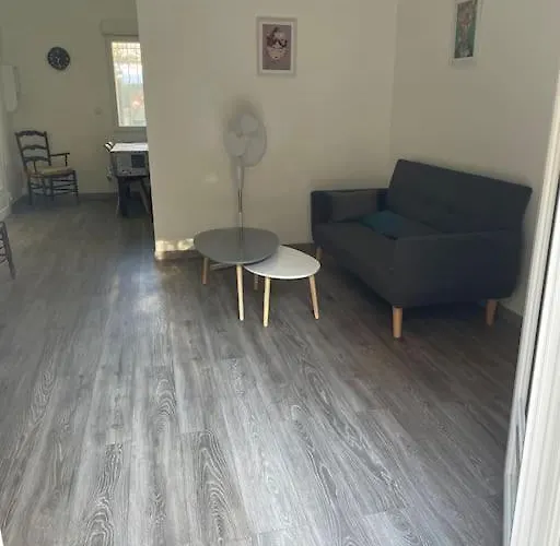 Appartement Pour 2 A 4 Personnes A 5 Min A Pied Des Plages De Frejus