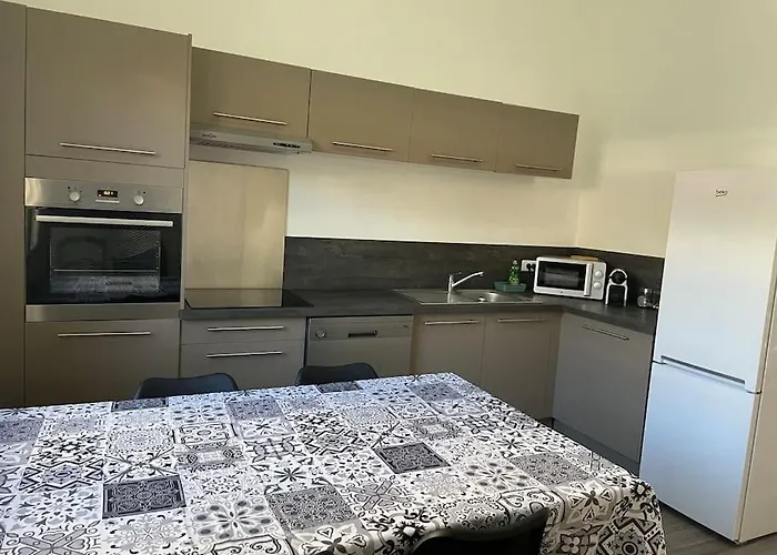 Appartement Pour 2 A 4 Personnes A 5 Min A Pied Des Plages De Frejus
