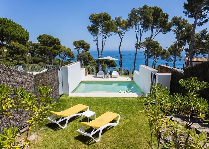 Luxury Villa In Front Of The Sea Proa
