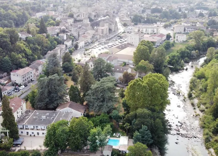 Logis Hotel Les Cedres