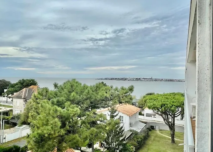 The Bay - 100M De La Plage De La Grande Conche