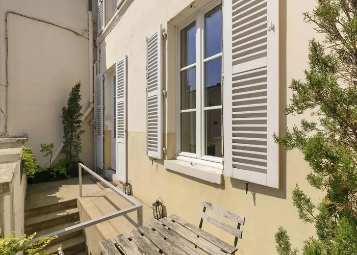 La Terrasse De Mademoiselle