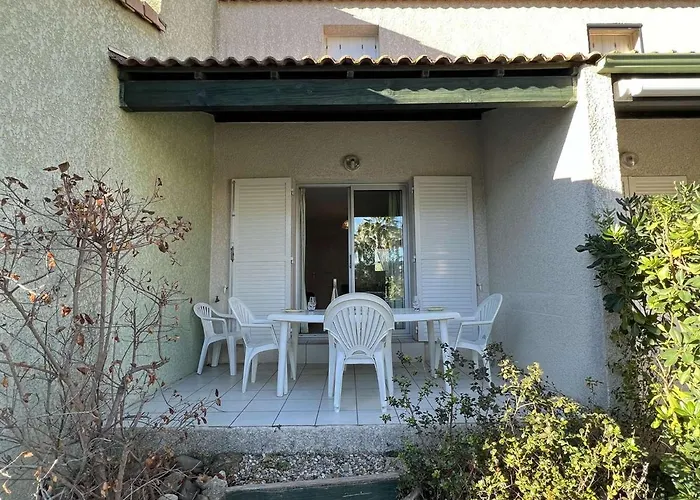 Pavillon à Valras-Plage avec Piscine, Jardinet, Proche Plage et Commerces, Capacité 6 Personnes - FR-1-701-23