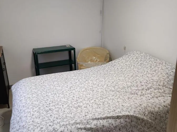 Petit Studio Au Calme Renove A Nouveau