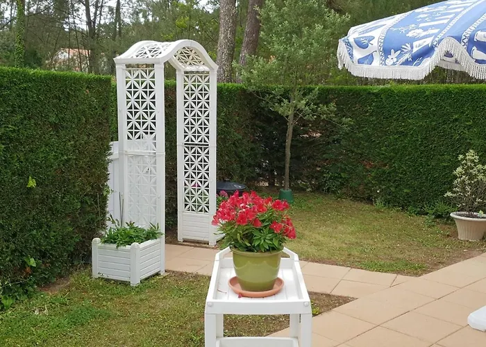 Maison de Vacances à La Tranche-sur-Mer avec Piscine, à 350m de la Plage, 4 Couchages - FR-1-22-170