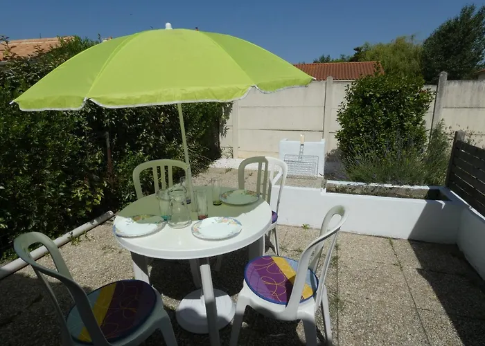 Charmante Maison Avec Mezzanine, Terrasse Et Piscine, Proche Plage - 4 Pers. - Fr-1-540-167