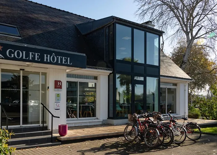 Logis Golfe Hotel