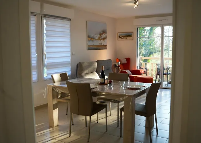 Bel appartement à 50m du port de plaisance