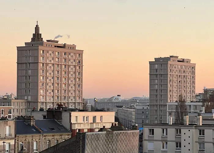 Le Petit Nid Perche Sous Les Toits, Vue Mer