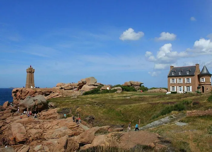 Appartement rénové, bien équipé à 500m de la plage de Trestrignel et du centre-ville de Perros-Guirec - FR-1-368-241