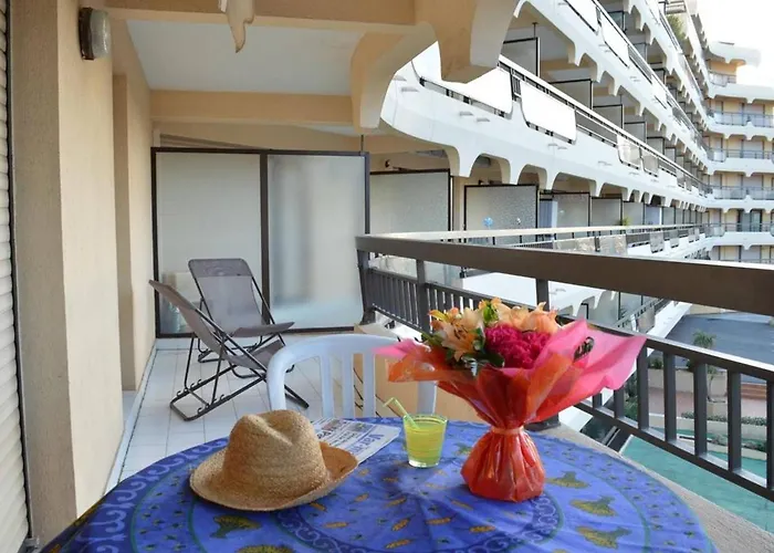 Appartement 2P, 4 Couchages, Terrasse Et Salon De Jardin A 200M De La Plage, Frejus - Fr-1-226A-22