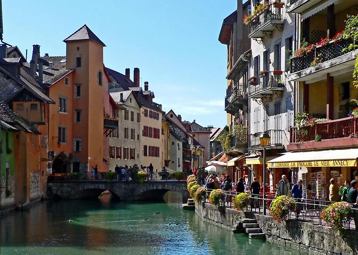 Annecy : 2 pièces rénové près du lac avec parking - FR-1-432-76