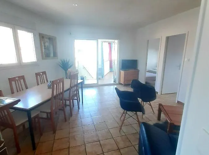 Appartement 70M2 Parking Gratuit, En Centre Ville