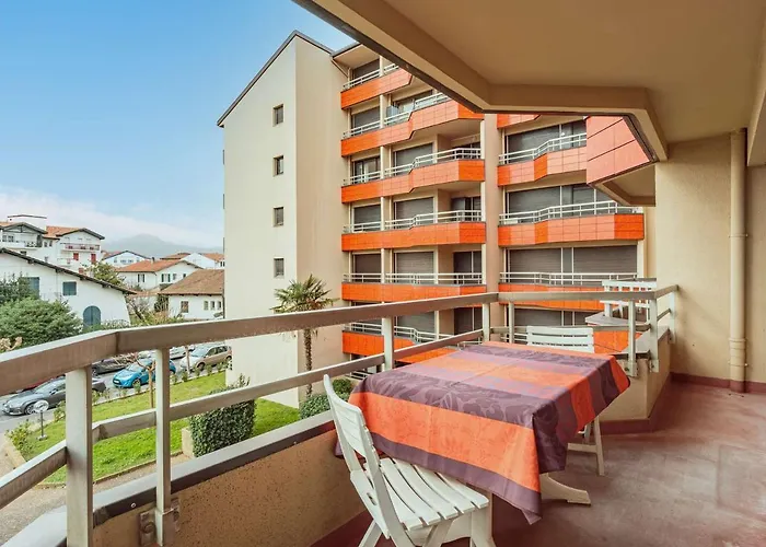 Superbe Appartement Renove Face A La Plage Avec Parking Et Balcon - Fr-1-2-420