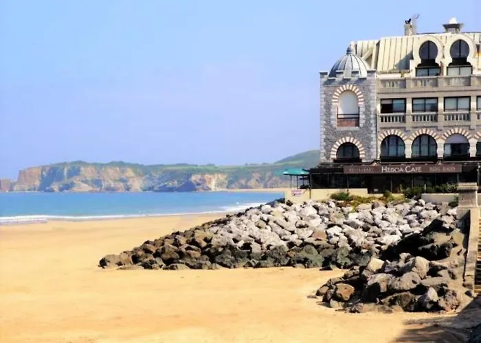 Superbe Appartement Renove Face A La Plage Avec Parking Et Balcon - Fr-1-2-420