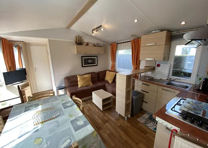 Mobil-home à Fouras : Proche Plage, 2 Chambres, TV, Plancha, Parking, Idéal Famille - FR-1-709-58