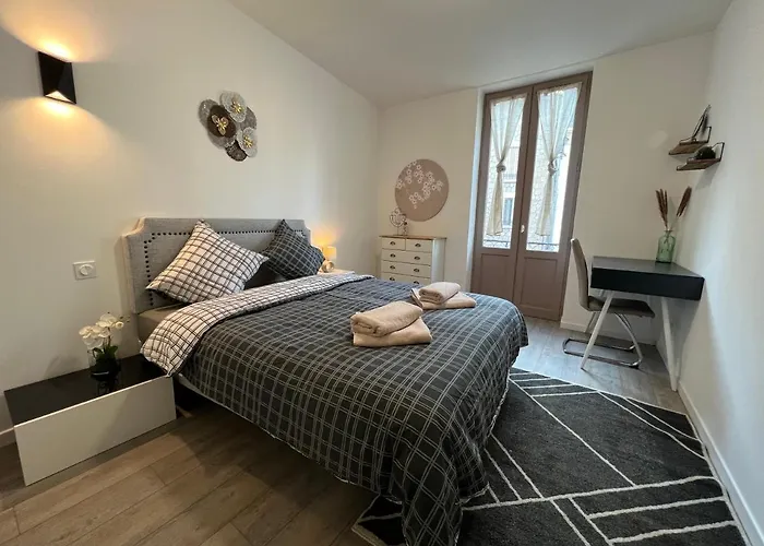 Bel T2 refait à neuf climatisé centre