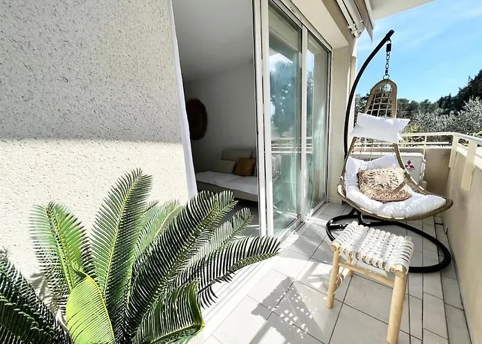 Paisible Appartement Avec Piscine