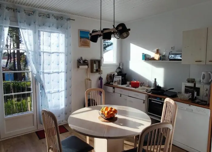 Spacious Quiet Nest With Garden Near The Sea
