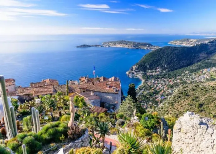 Studio au calme, avec terrasse et parking à Eze village