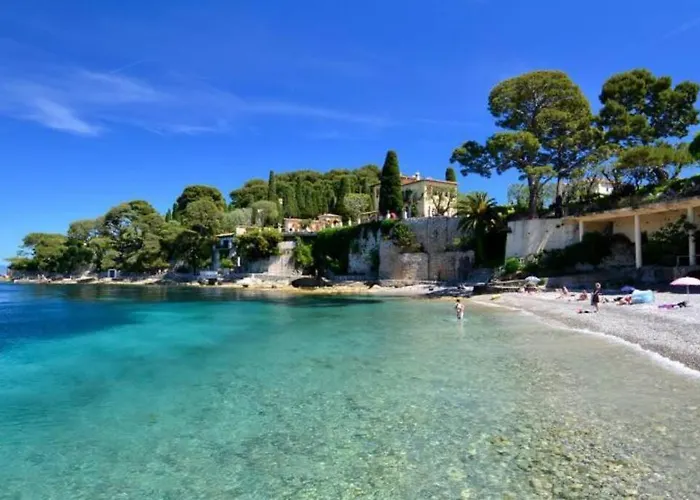 Studio au calme, avec terrasse et parking à Eze village