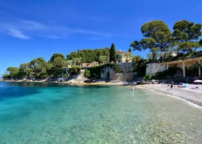 Studio tout confort avec parking et terrasse à Eze village