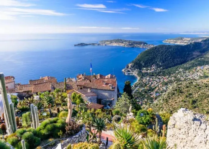 Studio tout confort avec parking et terrasse à Eze village
