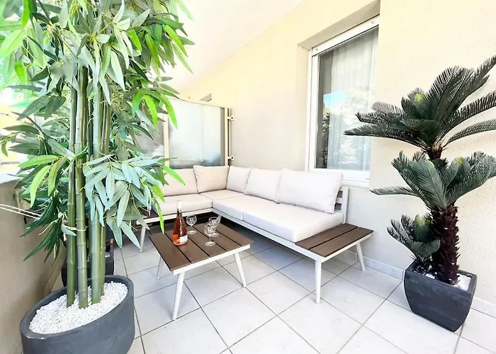 Paisible Appartement Avec Piscine