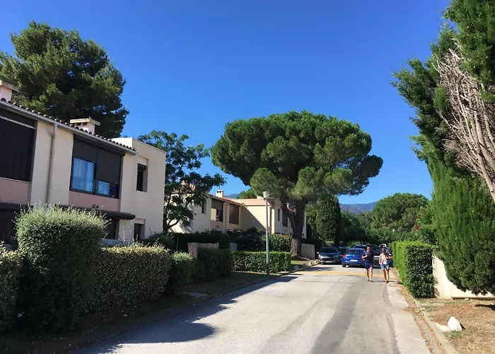 A 8 mn A PIED DES PLAGES APPARTEMENT AVEC PISCINE ET TENNIS