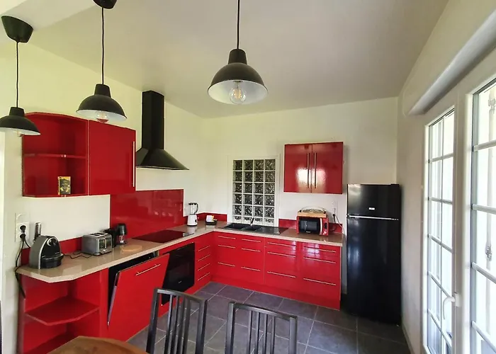 Logement entier avec grand jardin et parking WIFI 6 et Fibre