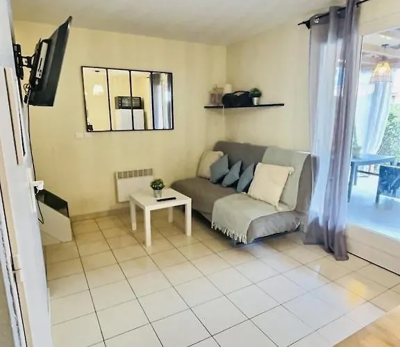 Marina Sur L'Ile Des Pecheurs Avec Complexe Aquatique