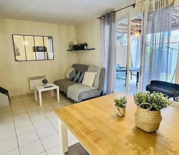 Marina Sur L'Ile Des Pecheurs Avec Complexe Aquatique