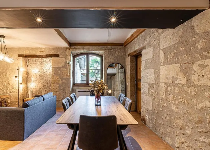Superbe appartement, situé au cœur de la ville.