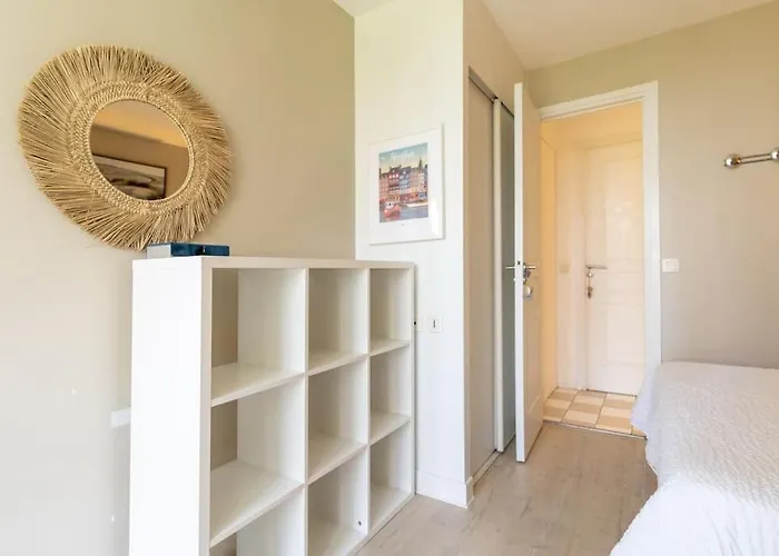 6-Person Flat With Swimming Pool Tennis Court And Car Park