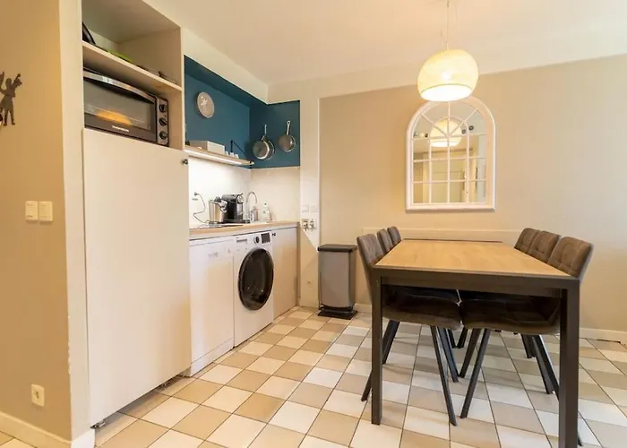 6-Person Flat With Swimming Pool Tennis Court And Car Park