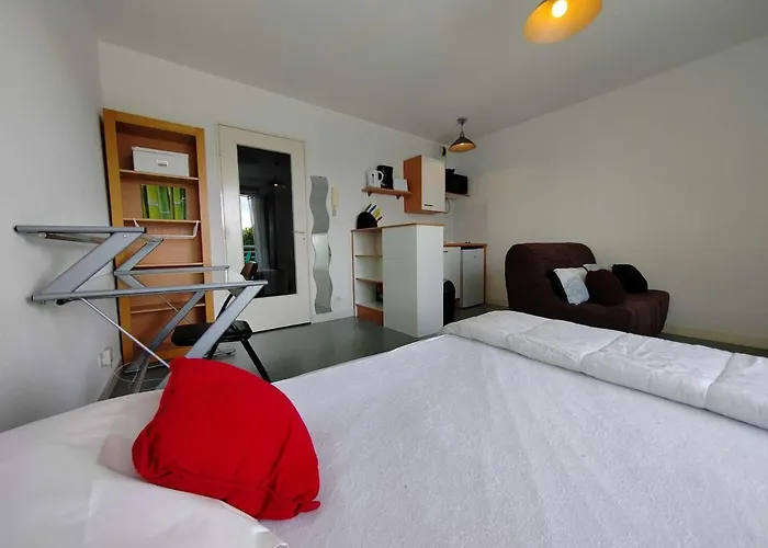 Studio Confortable Avec Terrasse, Proche Plage, Parking Prive - La Rochelle - Fr-1-246-61