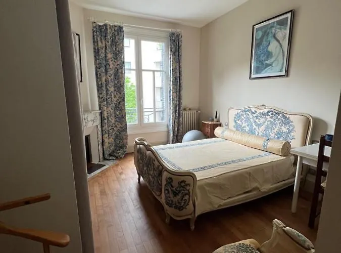 HYPER CENTRE ,jolie chambre climatisée avec PARKING SECURISE gratuit