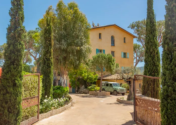 Resort: Casa Santini X Roc Seven