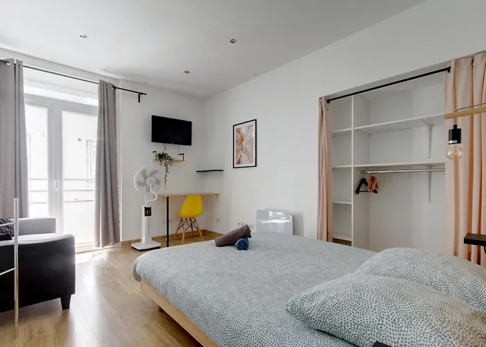 Sleep in Montpellier, Albert, centre, gare, 4 ch, Tram L1, 2, 3&4