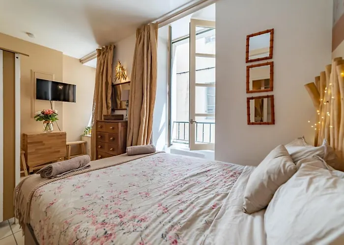 La Cabane Camarguaise en centre ville - Une Nuit à Nîmes